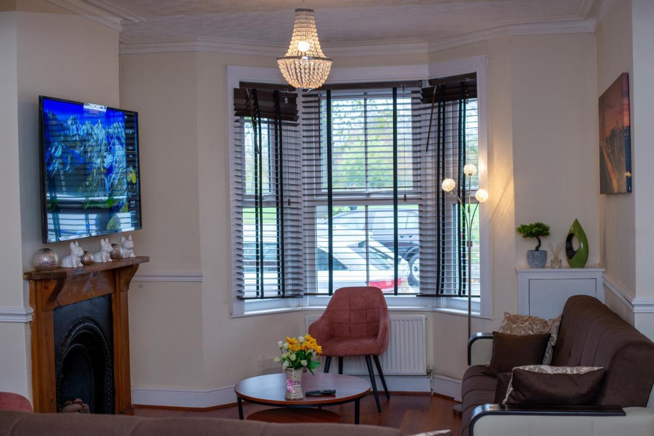 Royale Green View House- Free Parking, Wifi, Perfect For Contractors And Holiday Northampton Buitenkant foto