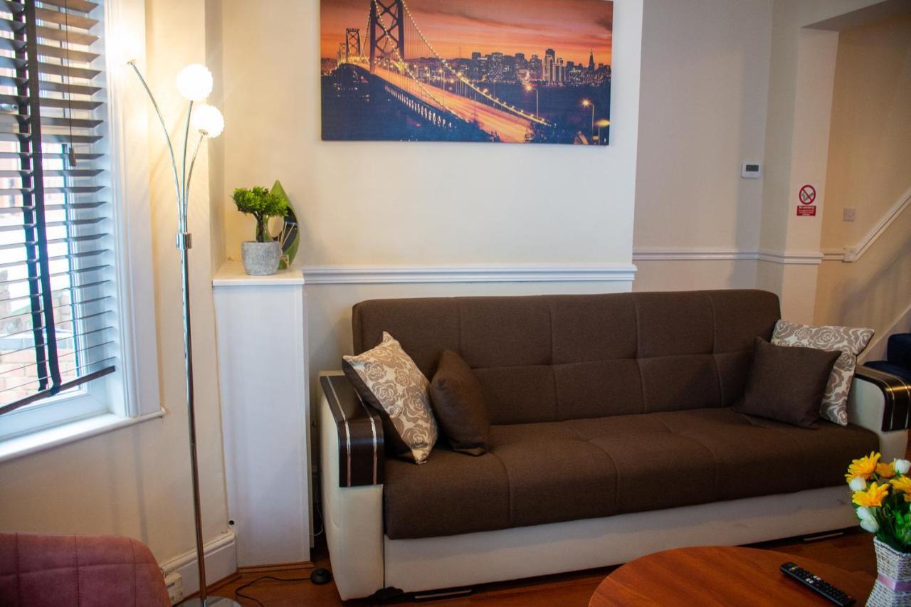 Royale Green View House- Free Parking, Wifi, Perfect For Contractors And Holiday Northampton Buitenkant foto